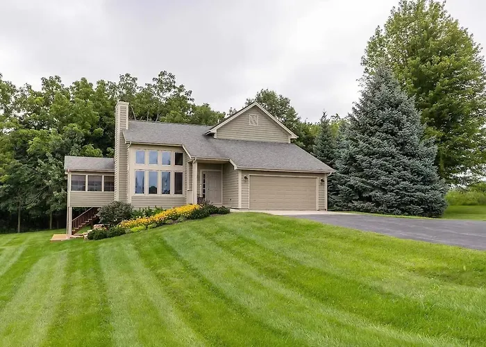 Beautiful House - Hot Tub, Sunroom, Pool Table, Arcade * Galena