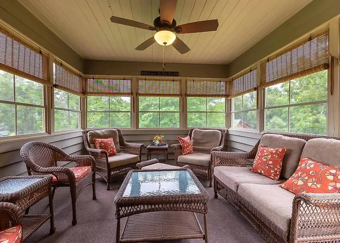 Beautiful House - Hot Tub, Sunroom, Pool Table, Arcade * Galena