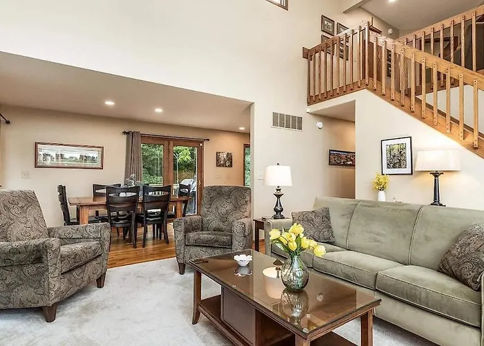 Beautiful House - Hot Tub, Sunroom, Pool Table, Arcade * Galena