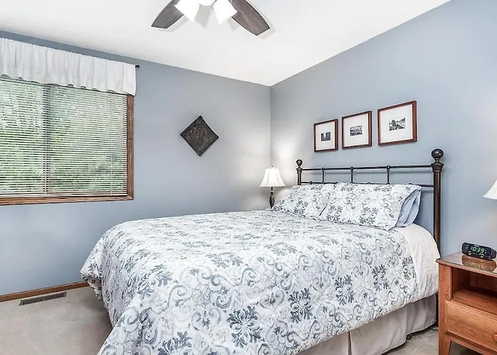 Beautiful House - Hot Tub, Sunroom, Pool Table, Arcade * Galena