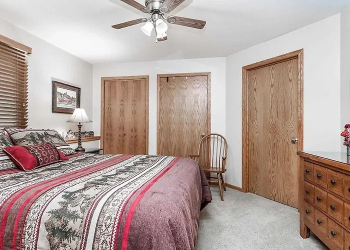 Beautiful House - Hot Tub, Sunroom, Pool Table, Arcade * Galena